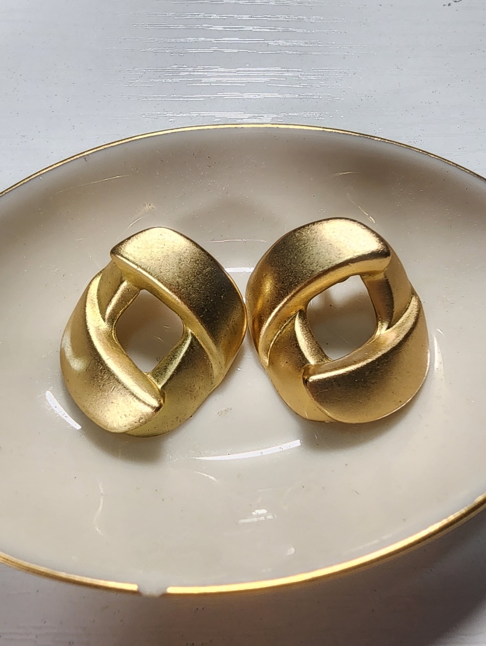 Vintage Gold Textured Modernist Link Post Earrings 80s 90s